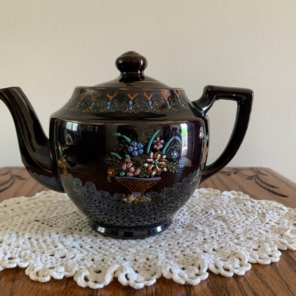 Vintage tea pot made in occupied Japan